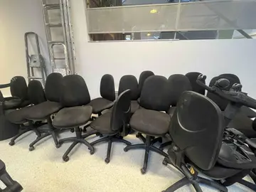 Mobilier de bureau (fauteuils) à venir chercher (Paris 11e)