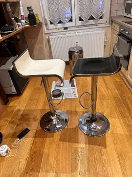 2 Tabouret haut pour barre.
