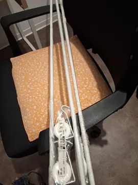 Donne tringle rideau 1m40 neuve /une essoreuse salade /un couscoussier état d'usage