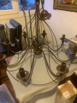 très grand lustre en fer forgé