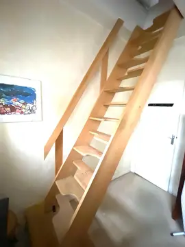 escalier sapin pas alternés + socle