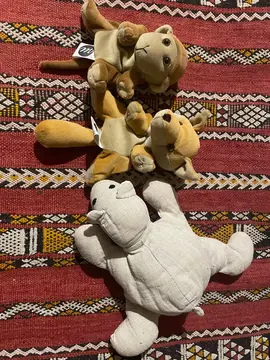 3 peluches (2 neuves)