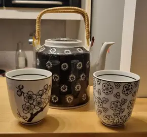 Théière et tasses à thé
