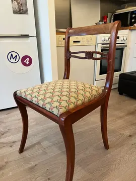 4 à 6 chaises. dispo en janvier