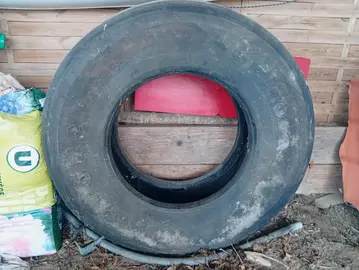 Pneu camion à détourner pour un autre usage