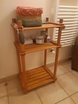 Petite étagère en bois