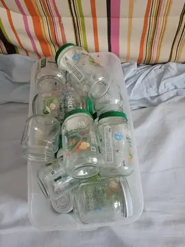 lots de petits pots en verre