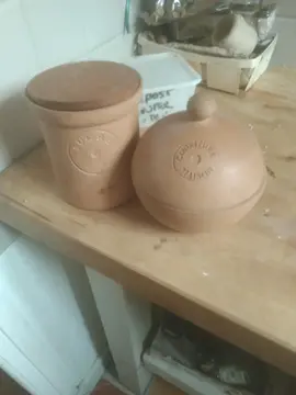 deux pots en terre cuite