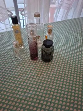 flacons de parfum vide