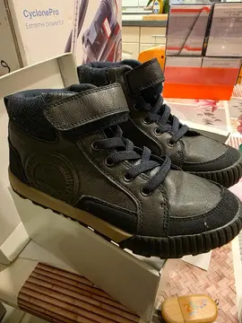 chaussure garçon taille 35 état neuf