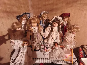 poupée en porcelaine