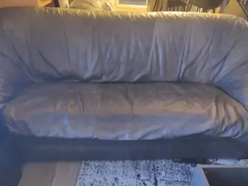 donne canapé en cuir