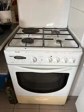 gaziniere normale 3 feux et une plaque électrique