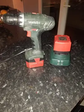 visseuse sans fil métabo ( low batterie)