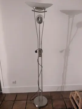 Lampadaire en métal