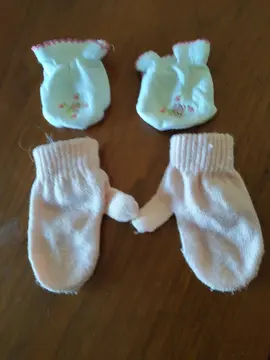 2 paires de moufles BB fille