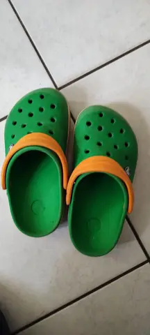 Crocs vertes enfant 33-34