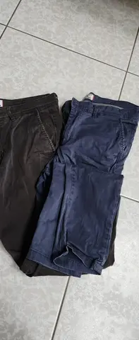 2 pantalons taille 31 34 slim