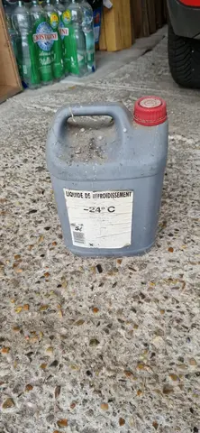 liquide de refroidissement + huile moteur