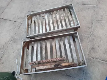 2 clayettes en bois empilables