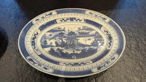 2 plats de service 23cm