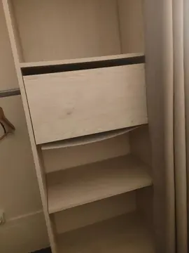 Petite armoire avec penderie