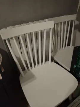 4 chaises en bois blanc