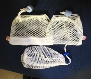 TROIS MINI FILETS POUR METTRE PETITES CHOSES DANS MACHINE A LAVER