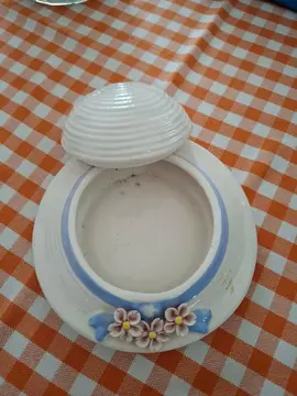Boite en porcelaine
