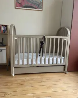 Lit a barreaux pour enfant