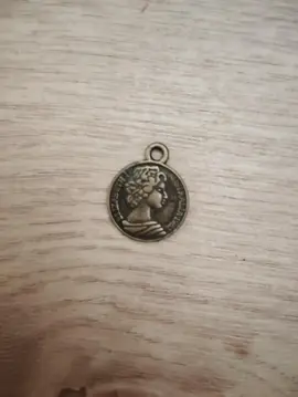 pendentif en forme de pièce