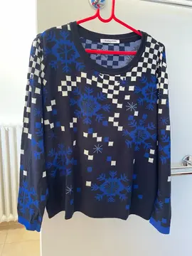 Pull de Noël Christine Laure. Neuf Jamais porté. Taille 48-50
