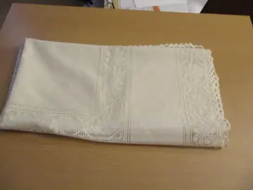 Grand napperon en accrylique blanc cassé, neuf