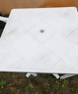 Table jardin + 2 chaises