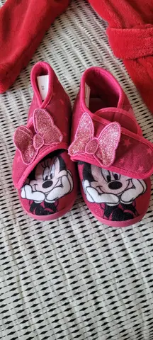 chaussons enfant Disney taille 28