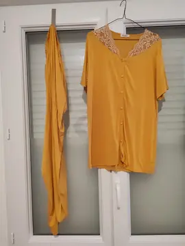 Ensemble pijama en l'état