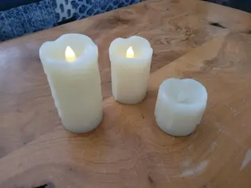 3 petites bougies à pile en cire véritable