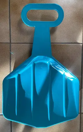 Luge en forme de pelle