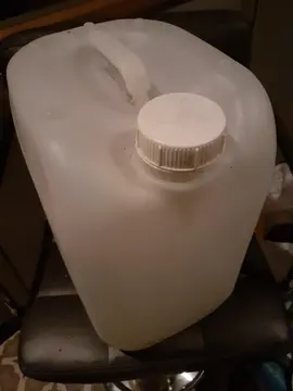 1 jerrican vide de 20 L