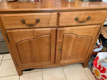 buffet pin 103x40cm hauteur 92cm, très bon état 2 portes 2 tiroirs
