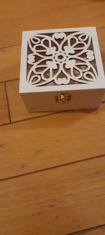 Petite boîte en bois décorative