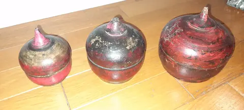 Lot de trois boîtes en bois exotique décorative