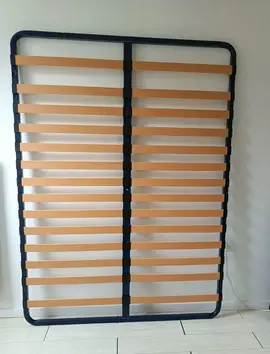 Sommier à lattes en bois. Conforama. 140 x 190 cm