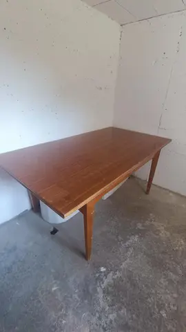 Grande table en marqueterie