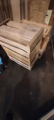 7 cagettes de petites planchettes de bois