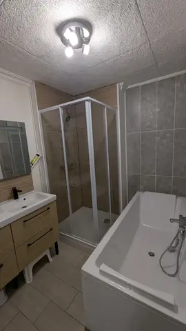 paroi douche blanche