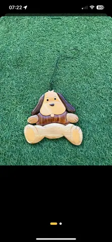 figurine chien en bois à accrocher
