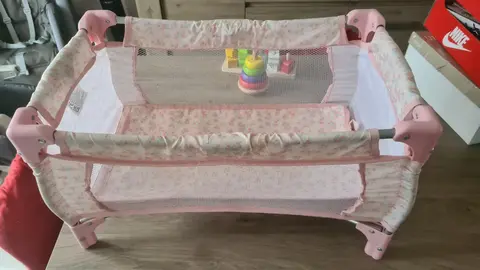 lit parapluie pour poupée