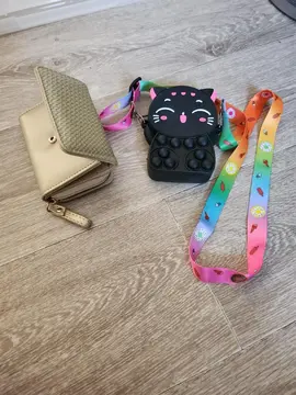 porte monnaie et pochette pop it