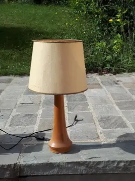 lampe avec pied en bois